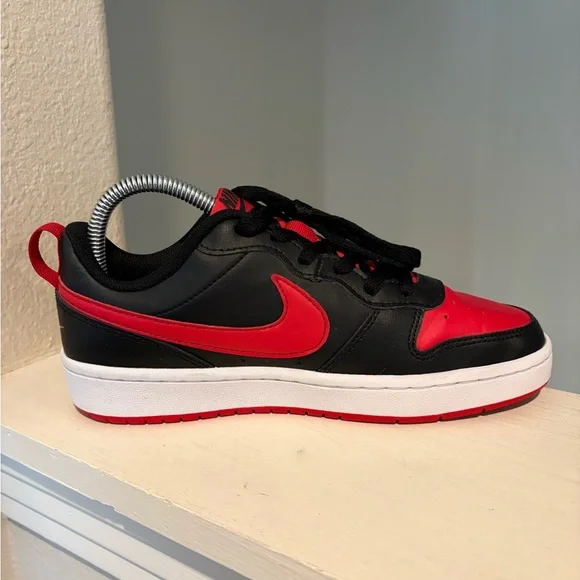 Nike Boys Court Borough Low 2 GS 'Bred' BQ5448-007 Sneakers- Size 5Y - Picture 5 of 9